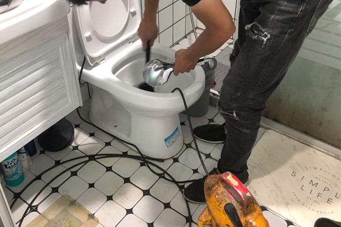 萝北马桶堵塞自己疏通还是找师傅？专业上门服务让你省时更省心